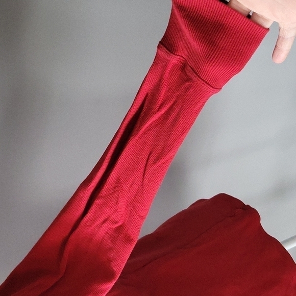 Old Navy red waffle weave long sleeve base layer tee - Picture 4 of 9